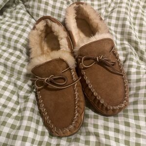 L.L. Bean Women’s Wicked Good Brown Suede Moccasin Slippers Size 9